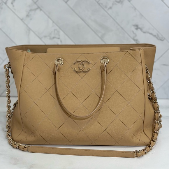 Chanel large shopping bag - Picture 1 of 11